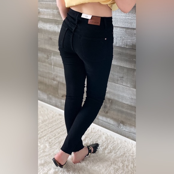 judy blue black skinny jeans heavy distressing raw hem JB88562REG BK - Picture 11 of 16